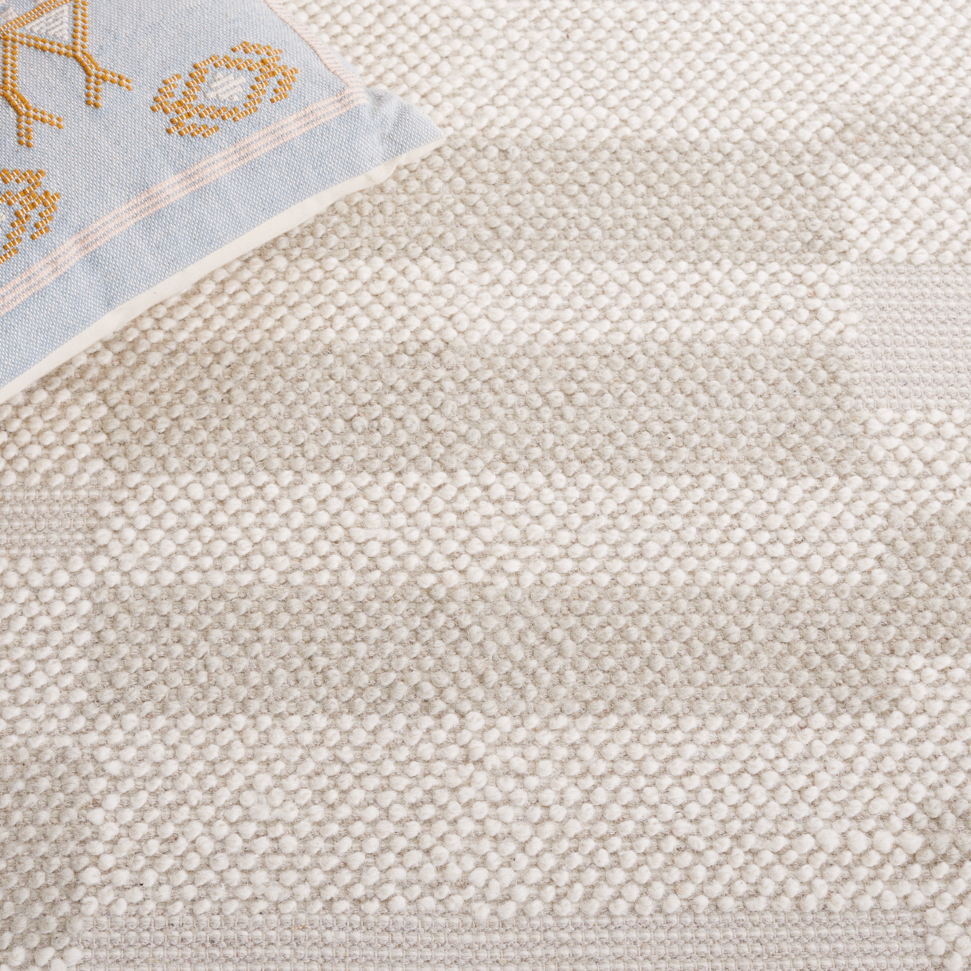 SAFAVIEH Natura Qendro Striped Area Rug, Ivory/Silver, 4' x 6'