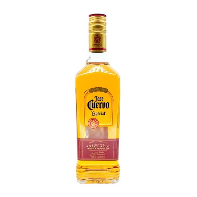 pack de 12 tequila especial reposado jose cuervo de 695ml, botella frontal única de Jose Cuervo Especial Reposado 695 ml; vidrio transparente con líquido ámbar, etiqueta amarilla frontal con texto negro "Jose Cuervo Especial" y sello rojo, etiqueta inferior color vino con texto sobre agave, cuello con tapa metálica dorada; fondo blanco, adecuado para coctelería y reuniones.