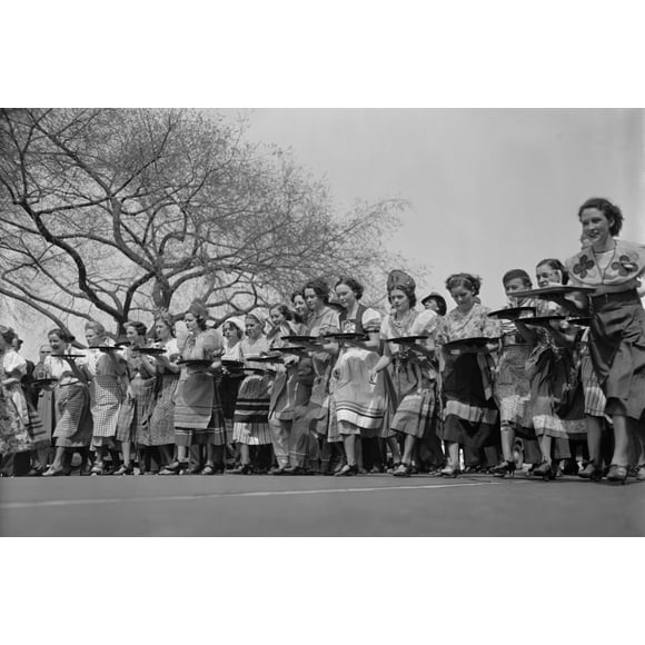 First Annual Waitresses Derby In Washington History (24 x 18)