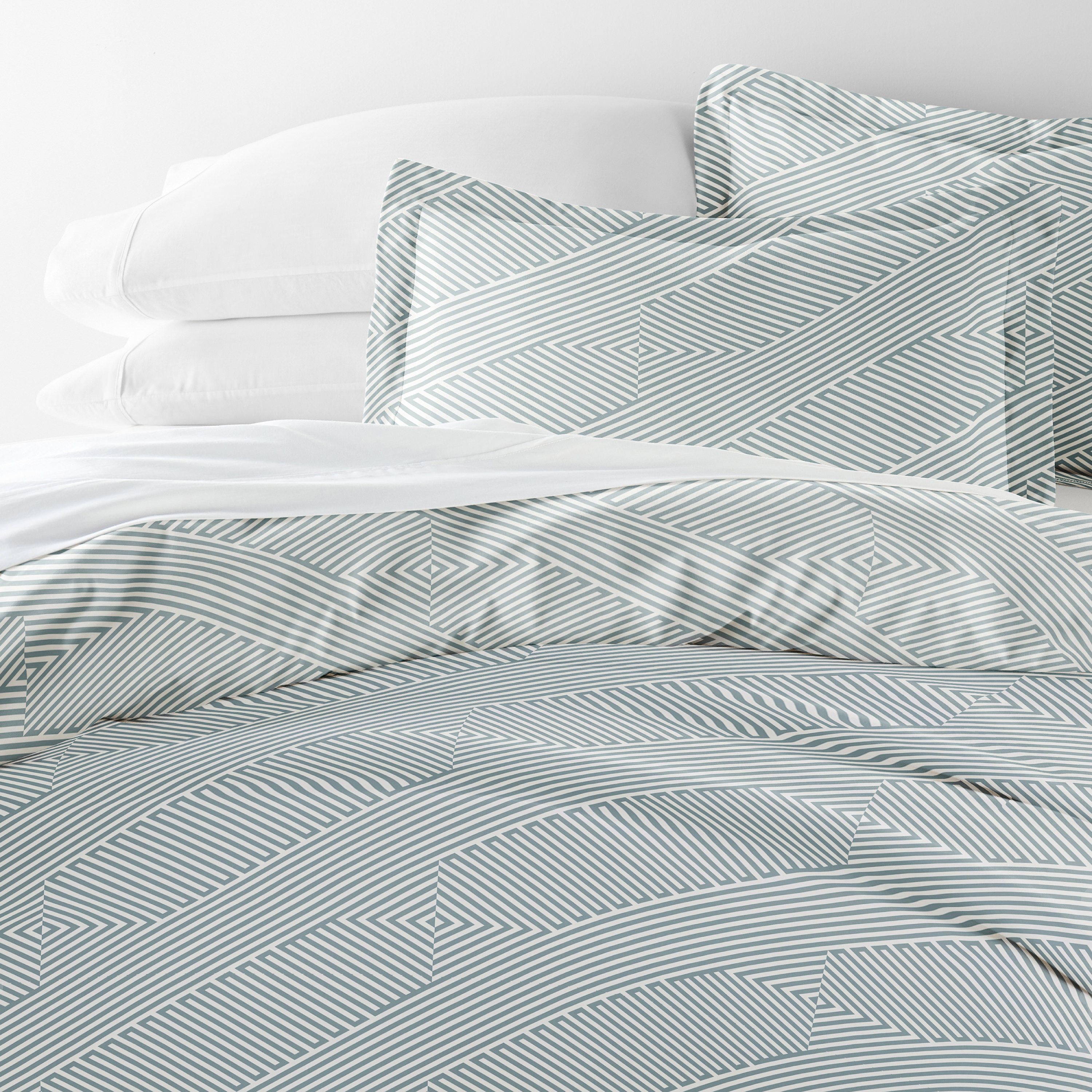 Noble Linens Light Blue Modern Diagonal 3-Piece 3-Piece Duvet Cover Set, Full/Queen