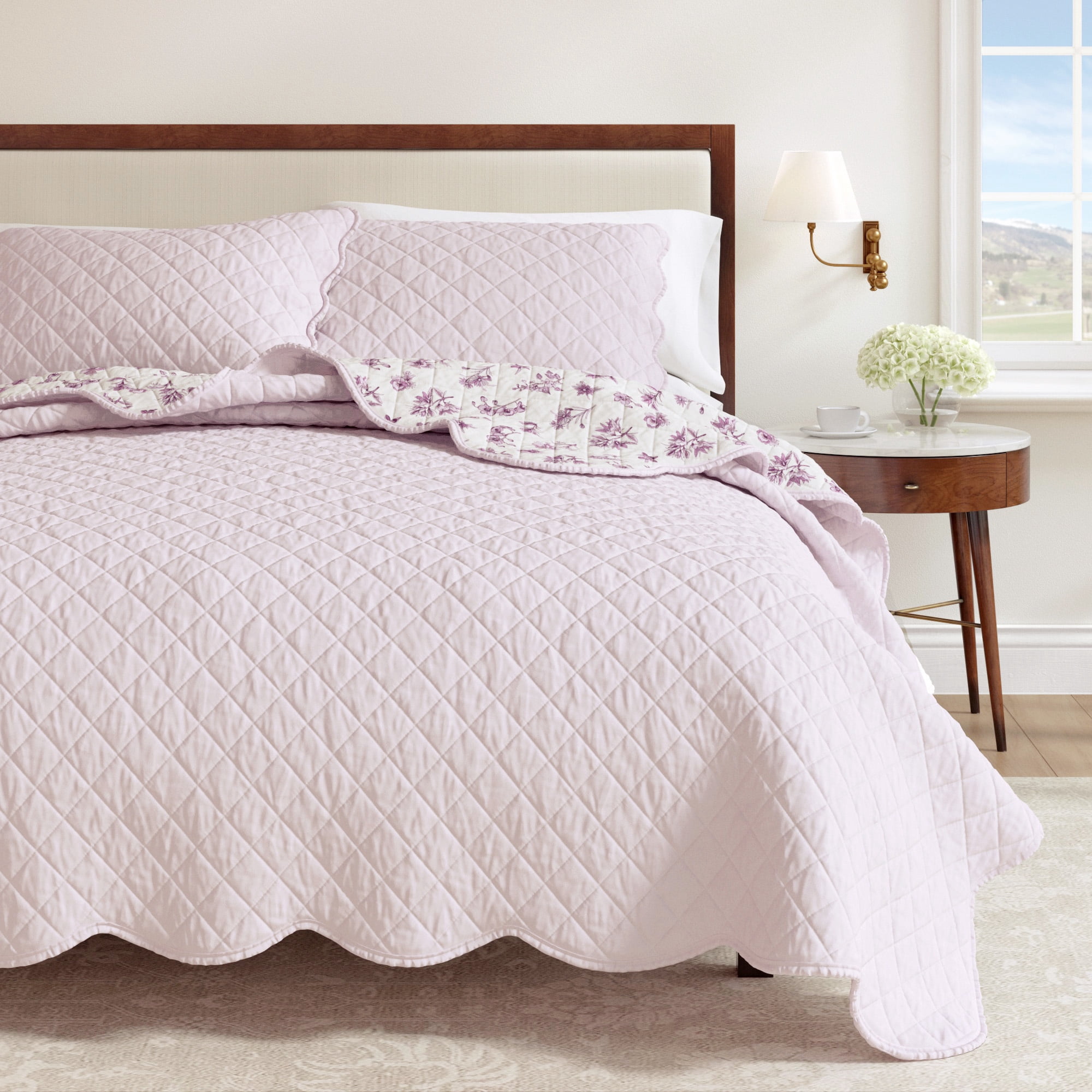 Great Bay Home Reversible Printed Floral Twin / Twin XL Scalloped Quilt and Sham Set