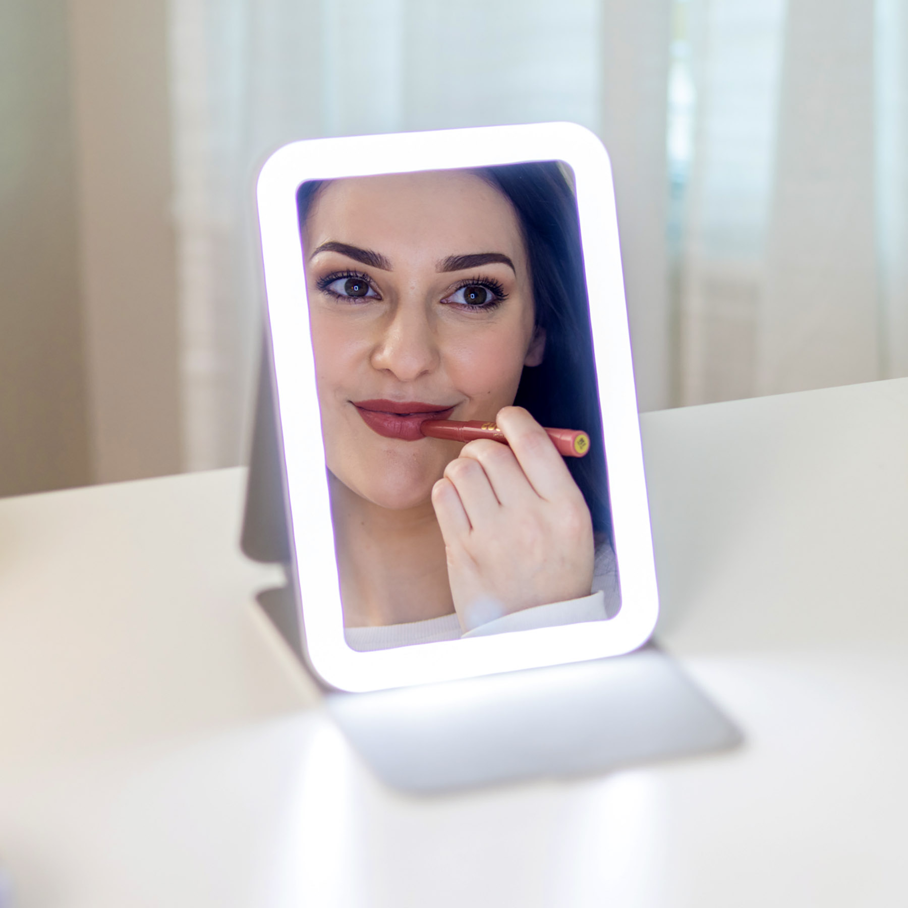 iHome Travel Mirror with Light, Rechargeable photo 4