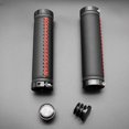 thumbnail image 3 of Tignapoo Poignées Ergonomiques pour Guidon de Vélo avec Cuir PU Haute Densité et Éponge, Design Résistant aux Chocs, Disponibles en Noir et Rouge, Inclut des Anneaux de Verrouillage en Alliage d'Aluminium pour un Ajustement Sécurisé, 3 of 7