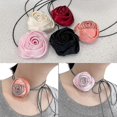 thumbnail image 2 of Gargantilla con forma de rosa Yashi color beige 57754 color negro, 2 of 5