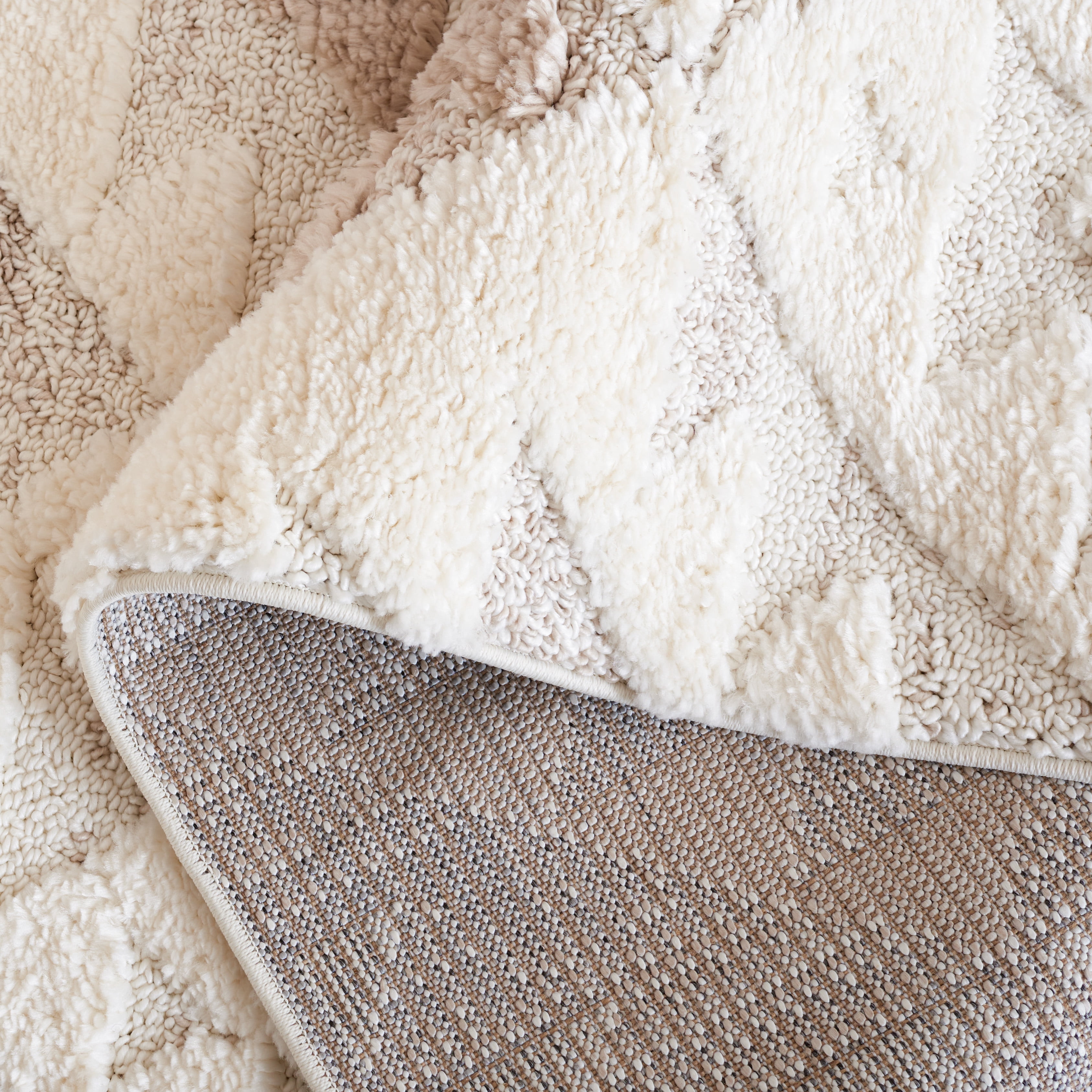 SAFAVIEH Moroccan Tassel Larry Geometric Shag Area Rug, Ivory/Beige, 6'7" x 9'2"