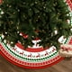 thumbnail image 5 of Falda de árbol de Navidad | Poliéster multicolor con estampado de cuadros de copo de nieve | Decoración navideña americana festiva | 1 Pieza | 90 cm de diámetro | Duradero y fácil de limpiar, 5 of 6