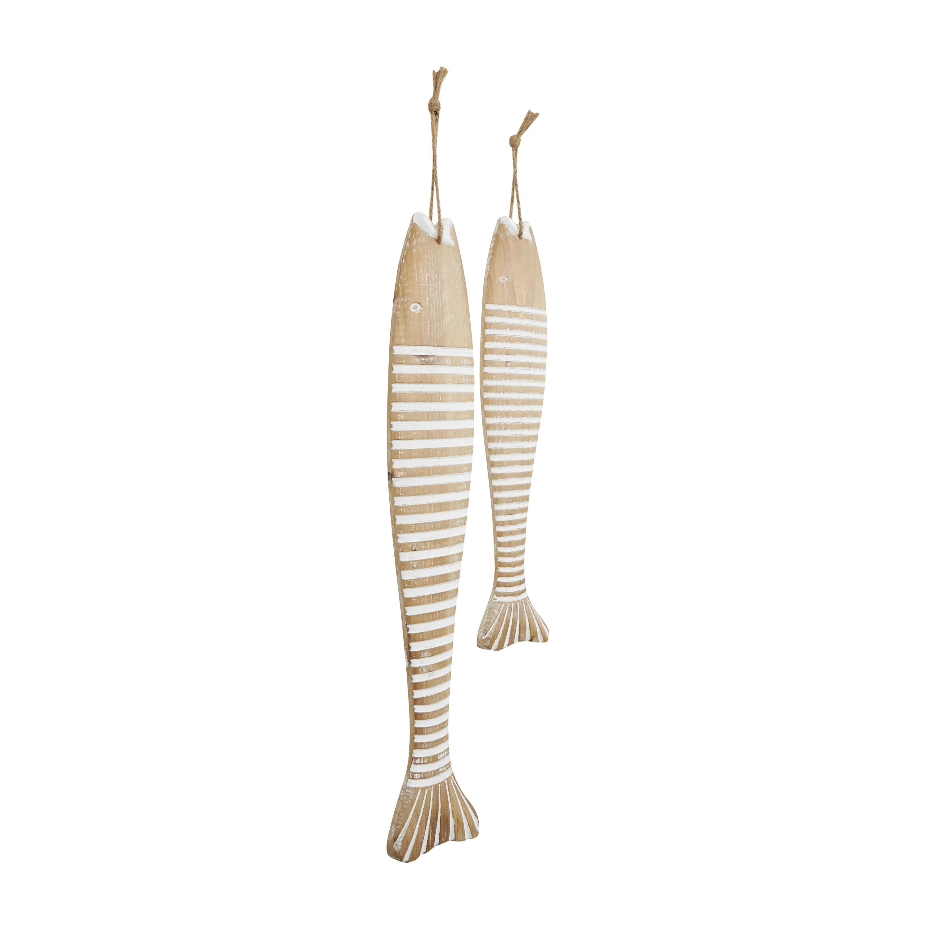 DecMode Brown Wood Fish Wall Decor with White Stripes and Hanging Rope (2 Count)
