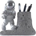 thumbnail image 1 of Portalápices de astronauta con soporte para teléfono, soporte para teléfono celular, contenedor de bolígrafo de astronauta de resina, organizador de suministros de papelería para d, 1 of 4