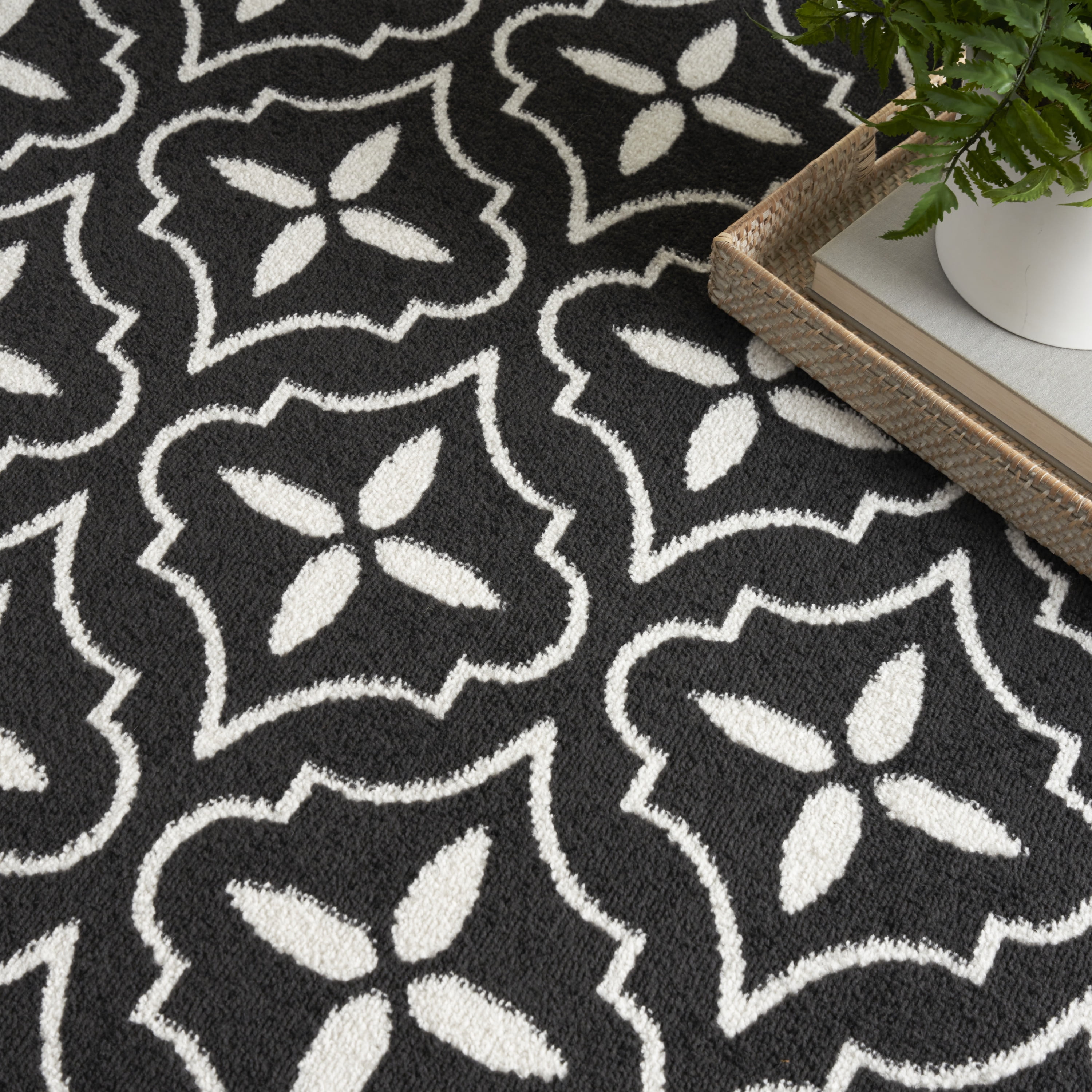 Nourison Essentials Indoor/Outdoor Black Ivory 2'2" x 7'6" Area Rug (2x8)