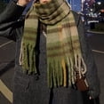 thumbnail image 4 of Armée Vert Rayé Chunky Écharpe Imitation Mohair Doux Chaud Épais Gland Longue Écharpe Automne Hiver Polyvalent Extérieur Résistant au Froid Écharpe, 4 of 5