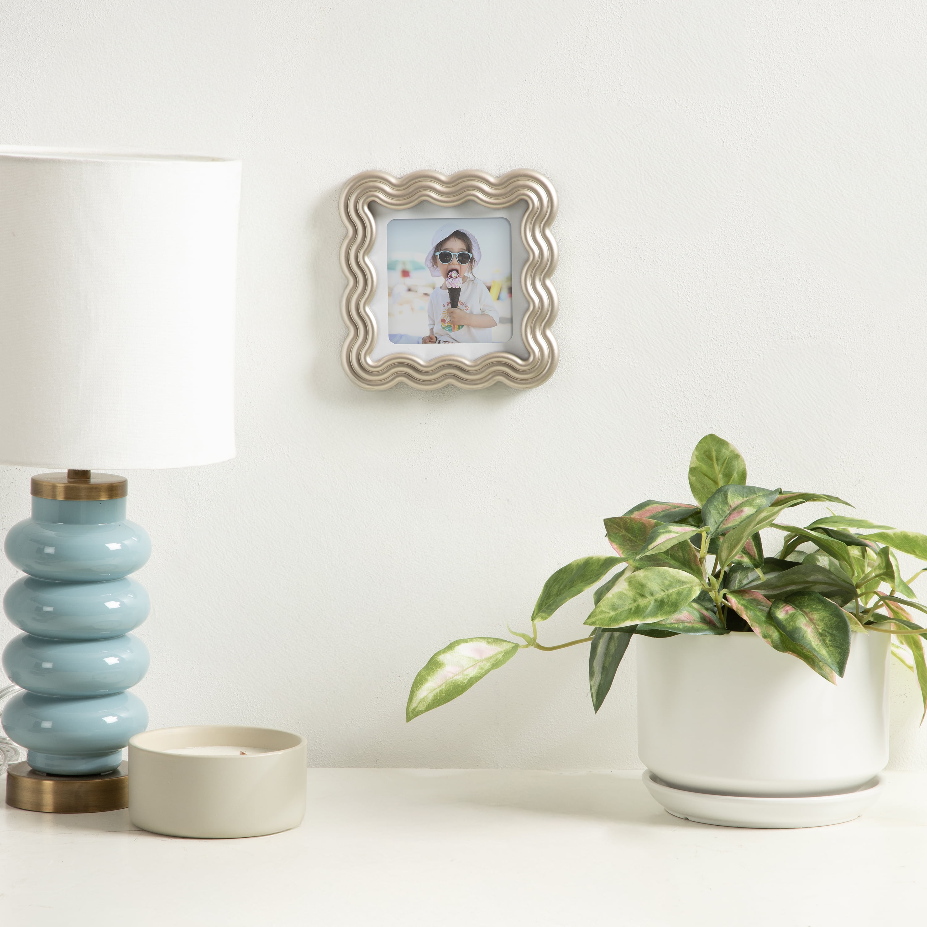 Wiggle 5x5 matted to 4x4 Square Silver Tabletop Picture Frame, WIGGLE SQ 5X5/4X4 SV