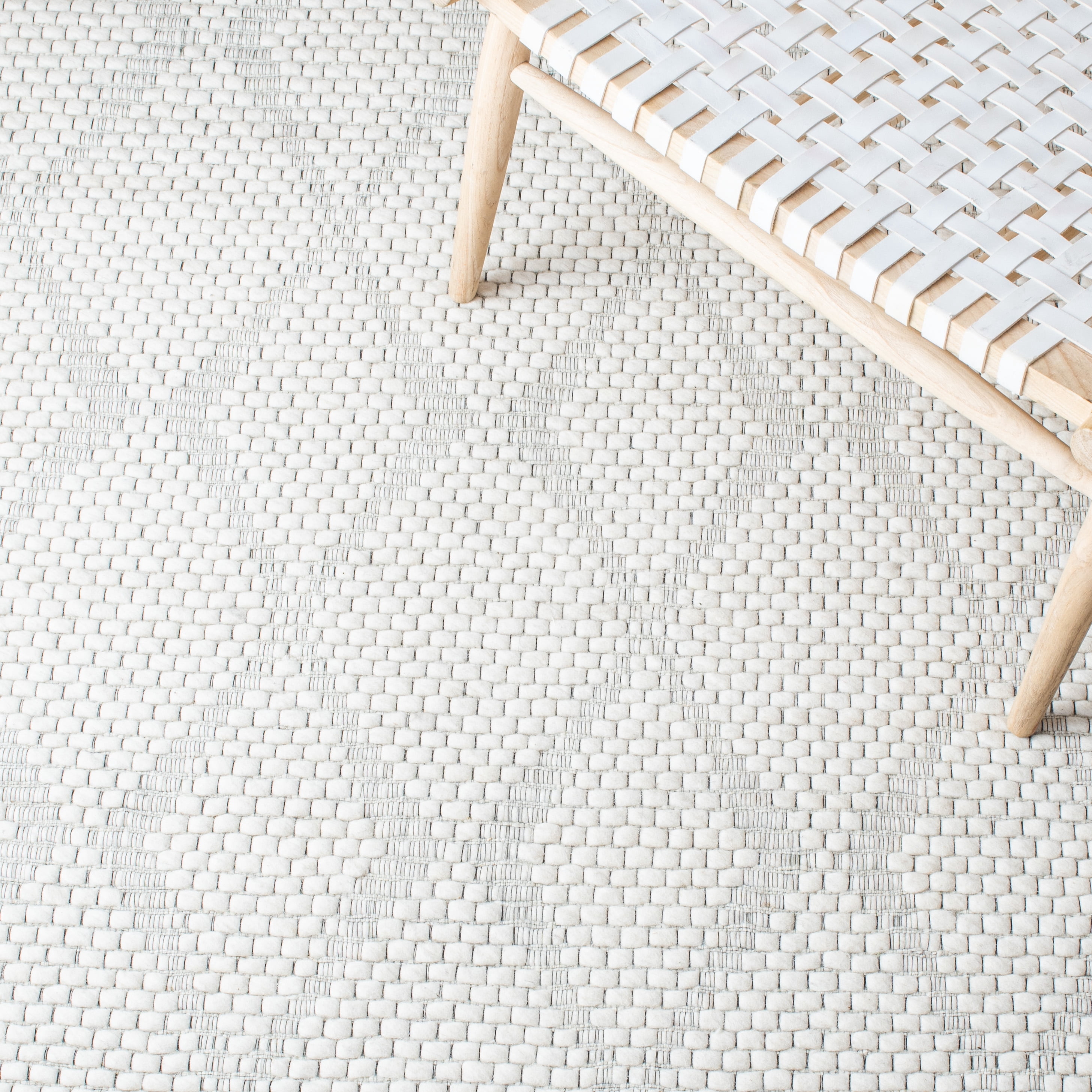 SAFAVIEH Marbella Aria Diamond Area Rug, Ivory, 7' x 7' Square