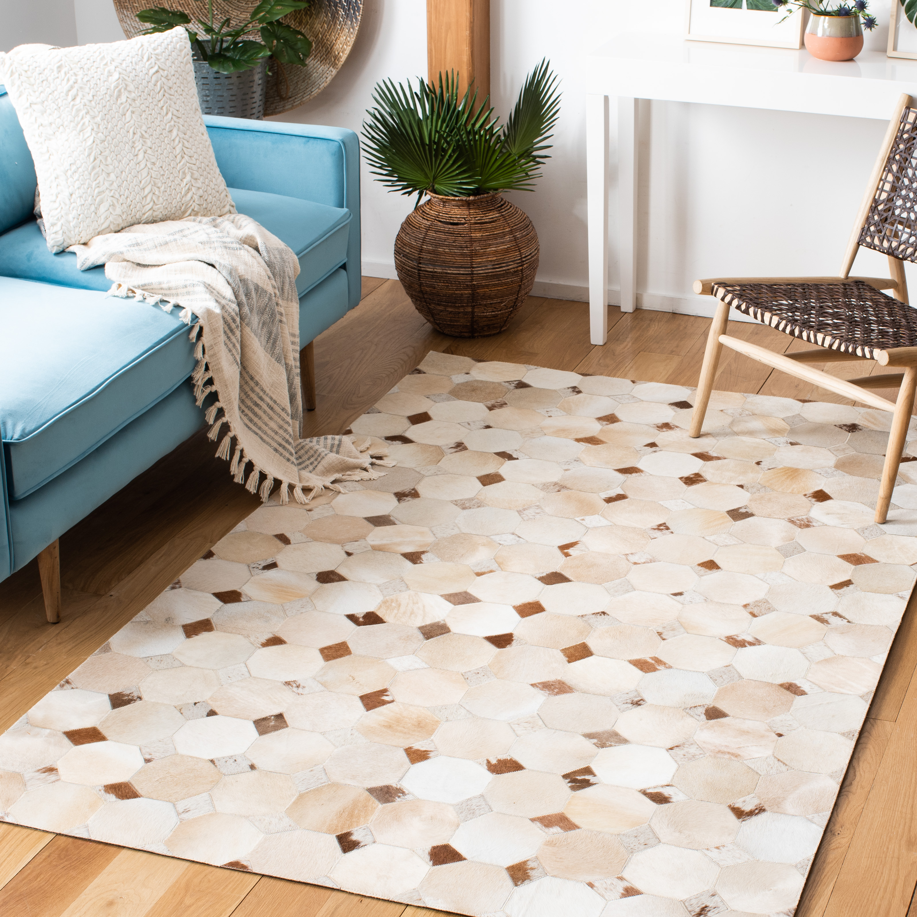 SAFAVIEH Studio Leather Stuart Geometric Area Rug, Ivory/Brown, 5' x 8'