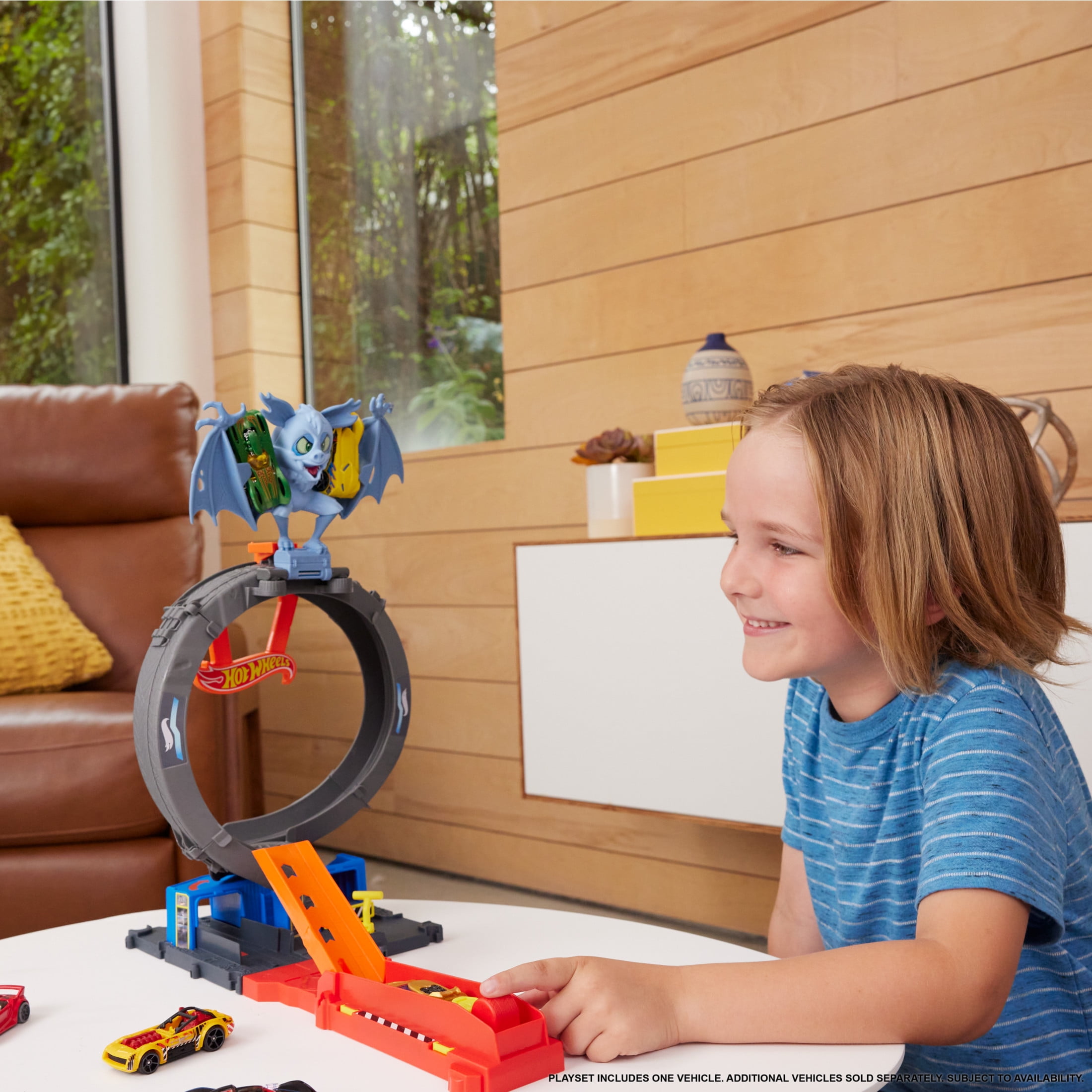 Hot Wheels City Bat Loop Attack Playset with 1:64 Scale Toy Car Inspired by Netflix’s “Let’s Race”