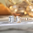 thumbnail image 3 of JeenMata Pendientes Minimalistas con Solitario de Moissanita de Talla Esmeralda de 2 Quilates Bañados en Oro Rosa de 18 K sobre Plata, 3 of 9