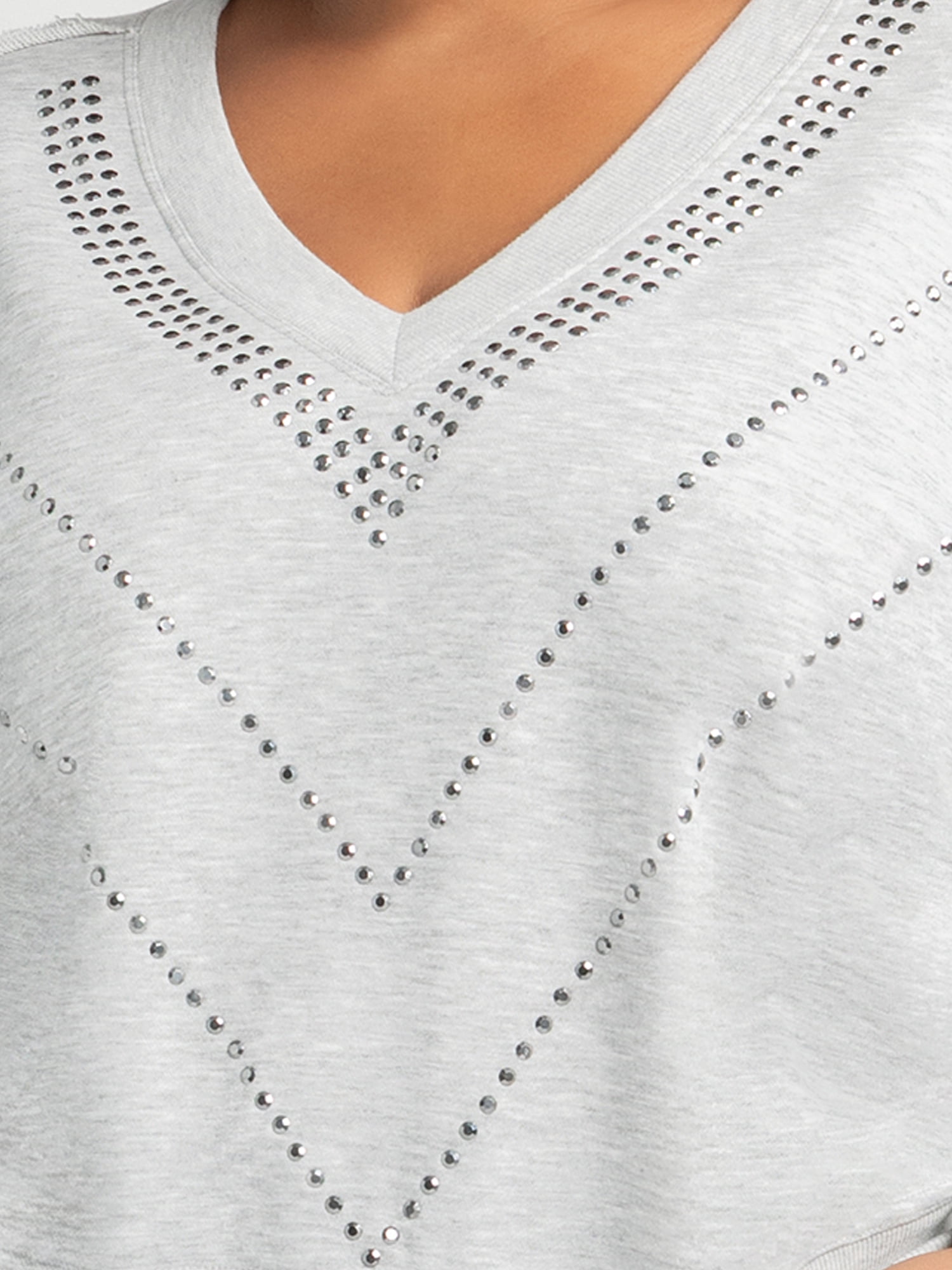 Jessica Simpson Women's and Women's Plus Rahmona Studded V-Neck Pullover Top, Sizes XS-4X