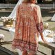 thumbnail image 4 of Vestido corto informal de manga tres cuartos con estampado floral, cintura holgada y escote en V, ideal para uso diario., 4 of 5