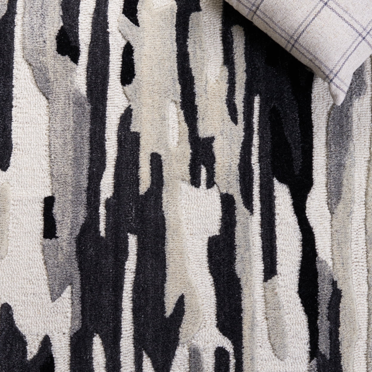 SAFAVIEH Rodeo Drive Jesper Abstract Area Rug, Ivory/Black, 5' x 8'