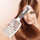 thumbnail image 2 of Cepillo de pelo con ventilación curva para un secado rápido, mango ergonómico antiestático, estilo profesional, color blanco., 2 of 5