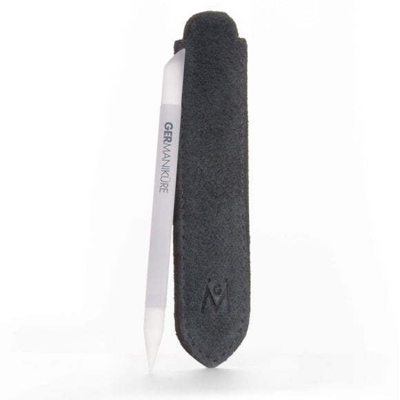 GERMANIKURE Varilla para cutículas de vidrio gris en funda de gamuza - Fabricado éticamente en la República Checa - Empujador y removedor de cutículas Lima para dedos de piel seca y callosa Lima para