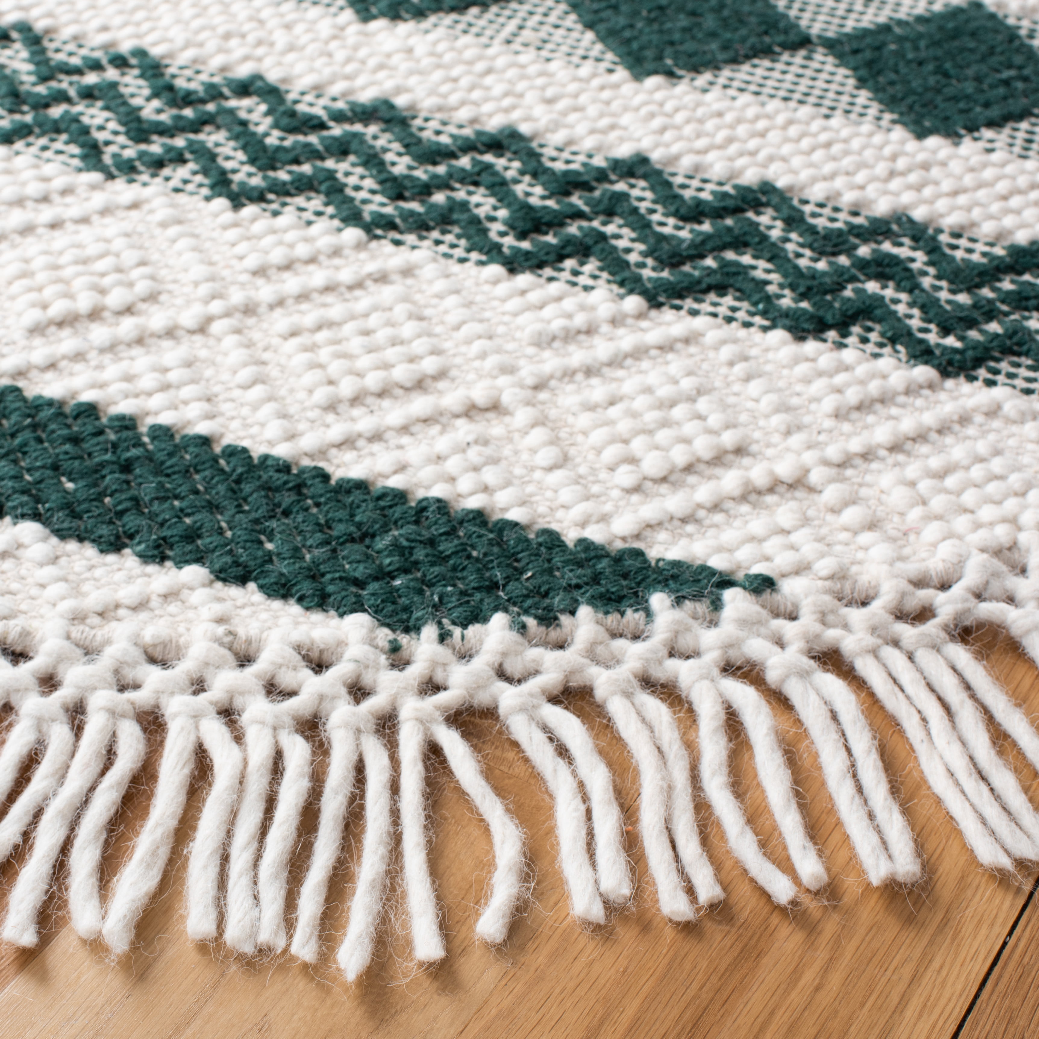 SAFAVIEH Natura Elvin Geometric Wool Area Rug, Ivory/Green, 6' x 6' Round
