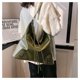 thumbnail image 4 of JM Bolso femenino europeo y americano con flecos y remaches, bolso locomotor de gran capacidad, cera de aceite, bolso cruzado de un hombro a la moda, verde para mujer ER, 4 of 5