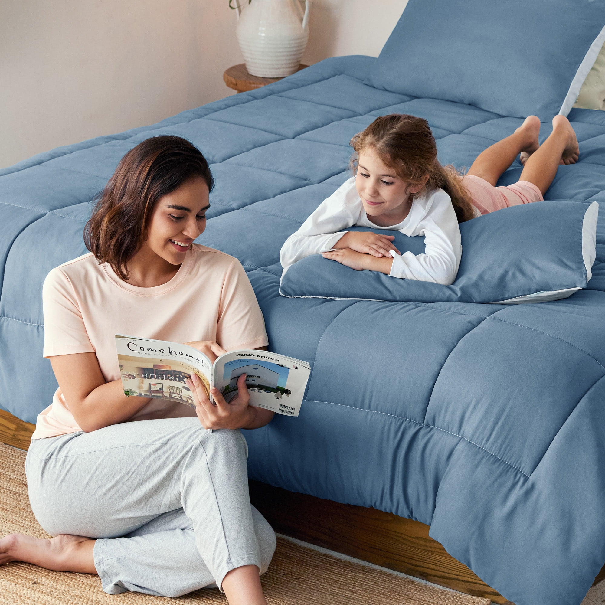 Exclusivo Mezcla Lightweight Reversible 3-Piece Comforter Set All Seasons, Down Alternative Comforter with 2 Pillow Shams, Queen Size, Bluish Grey/Light Grey