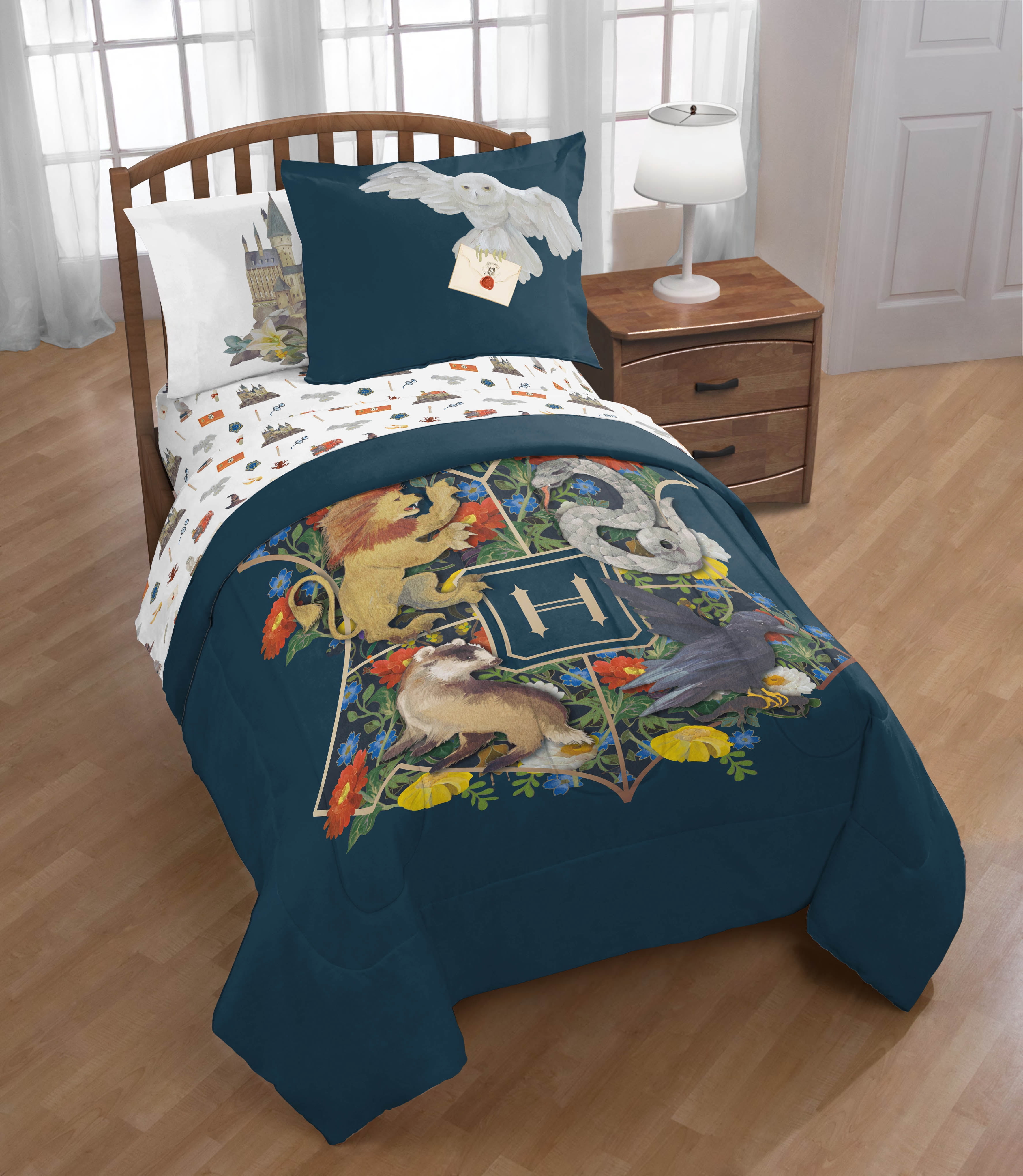 Harry Potter Magical World 5 Piece Twin Size Comforter Set with Sham - Bed Set for Kids and Teens