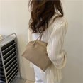 thumbnail image 4 of Bolso de hombro con textura tipo concha, bolso de mano de moda retro para mujer, bolso de hombro con textura, tendencia 2025, 4 of 5