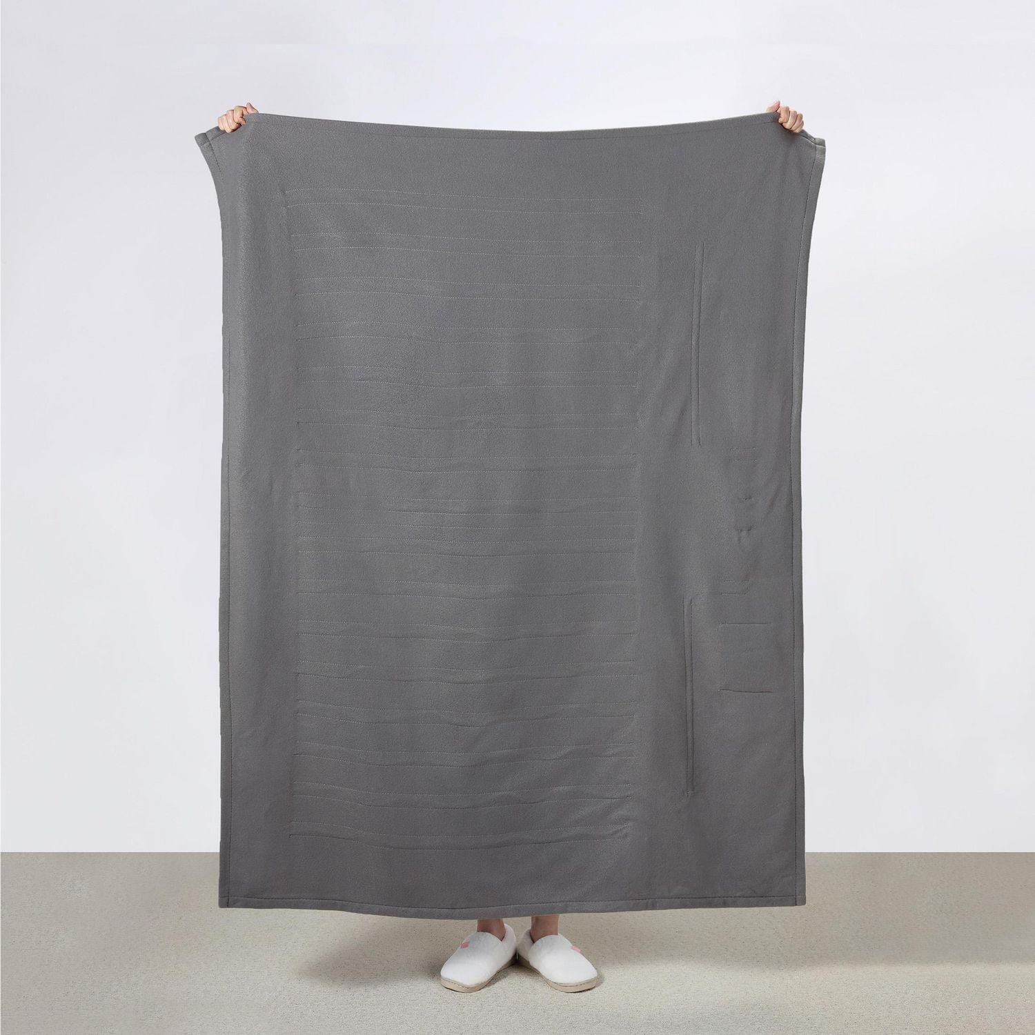 Jeté chauffant Sunbeam en polaire couleur gris ardoise, 4 réglages de chaleur, arrêt automatique après 4 heures, 127 cm x 152,4 cm (50 po x 60 po)