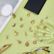 thumbnail image 4 of Dijes para tapones antipolvo, colgantes para puerto de carga tipo C, protectores de plástico para teléfono móvil con esmalte de aleación, tapas de puerto USB C, colgantes protectores., 4 of 9