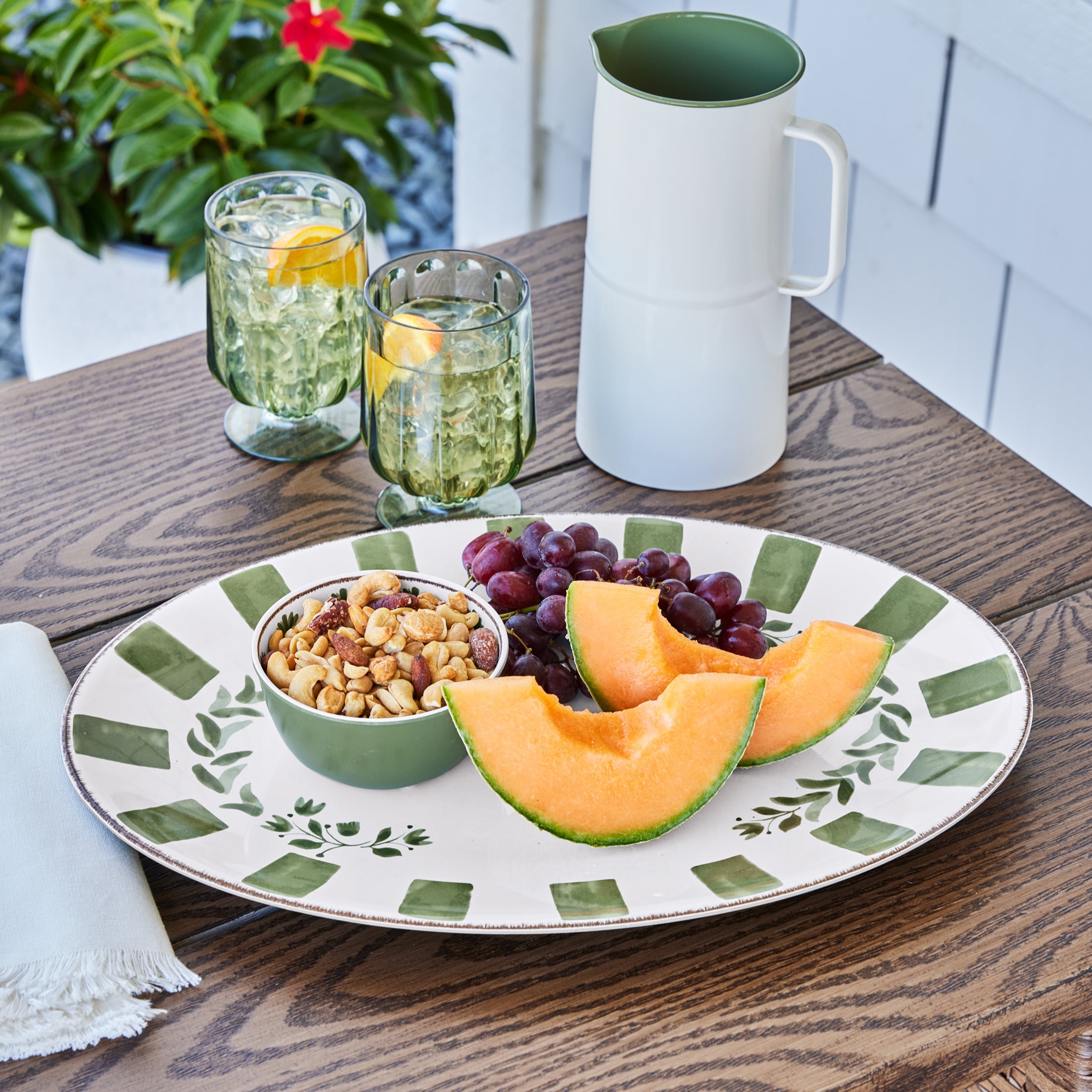 Better Homes & Gardens 18 in Oval Bamboo Melamine Serving Tray, Green