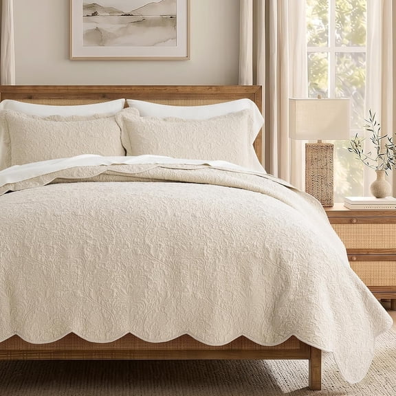 EVERGRACE 100% Cotton Scalloped Quilt Set, Queen, Birch