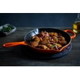 thumbnail image 2 of Skillet Le Creuset, hierro fundido esmaltado Signature, 2.2 L, llama, 2 of 4