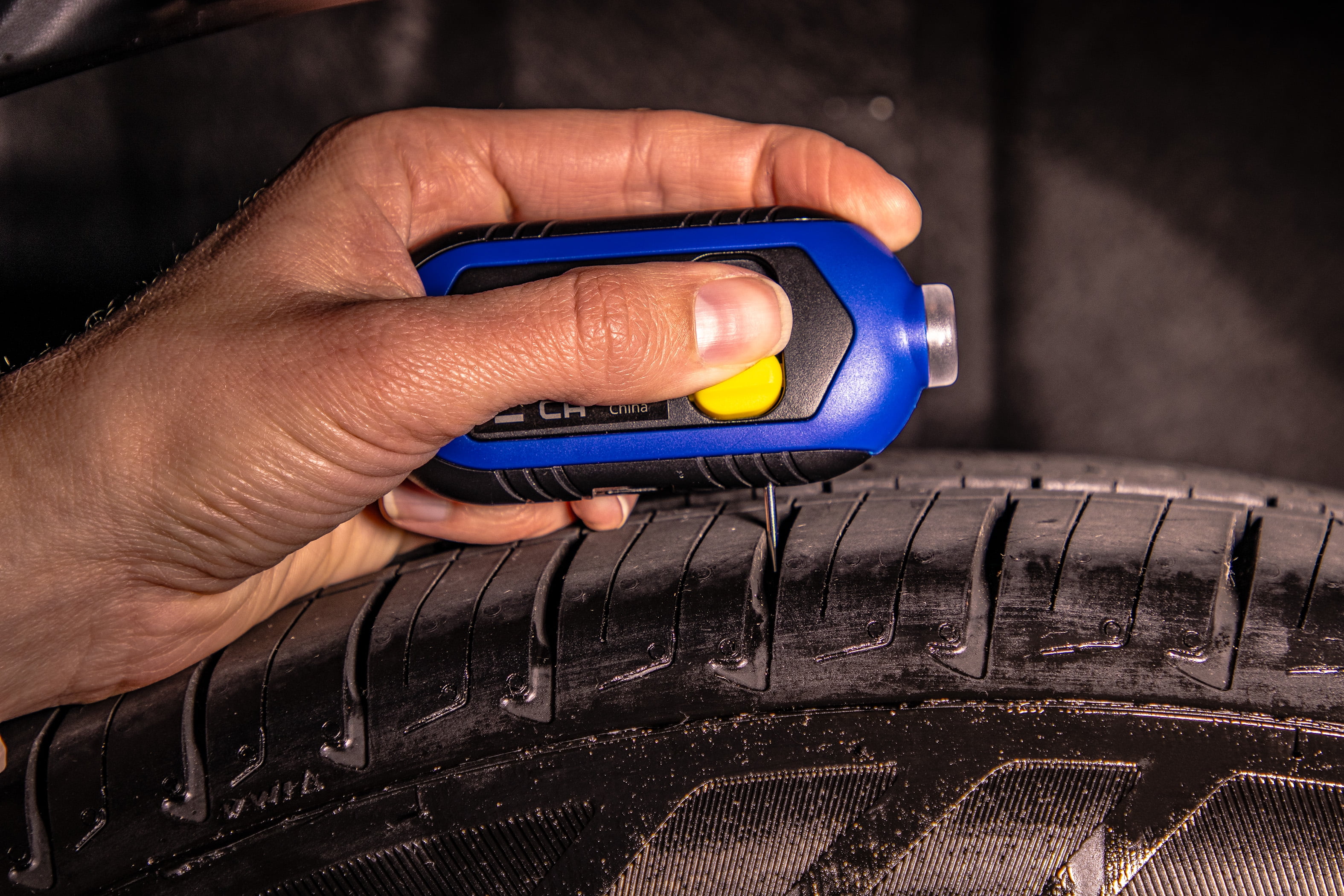 Michelin Tire Tread Depth and Pressure Gauge 1 pack, Black plastic, 5-99 Psi