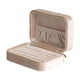 thumbnail image 1 of Caja de joyería de viaje Joya de terciopelo Organizador de estuche de almacenamiento portátil Regalo de Navidad para collares Pendientes Anillos de ta Beige, 1 of 9