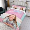 thumbnail image 3 of Como Nastya Conjunto de sábanas temático, trío de piezas, cómodo y amigable con la piel, diseño único, regalo de decoración para el hogar para familiares, amigos y fans, 90 cm * 190 cm, 3 of 6