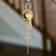 thumbnail image 4 of unbranded Llavero De Metal Dorado Con De Para Colgar En Bolsas Y Usar En Fiestas, 4 of 8