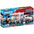 thumbnail image 1 of Ambulance avec secouristes et blessé, 1 of 5