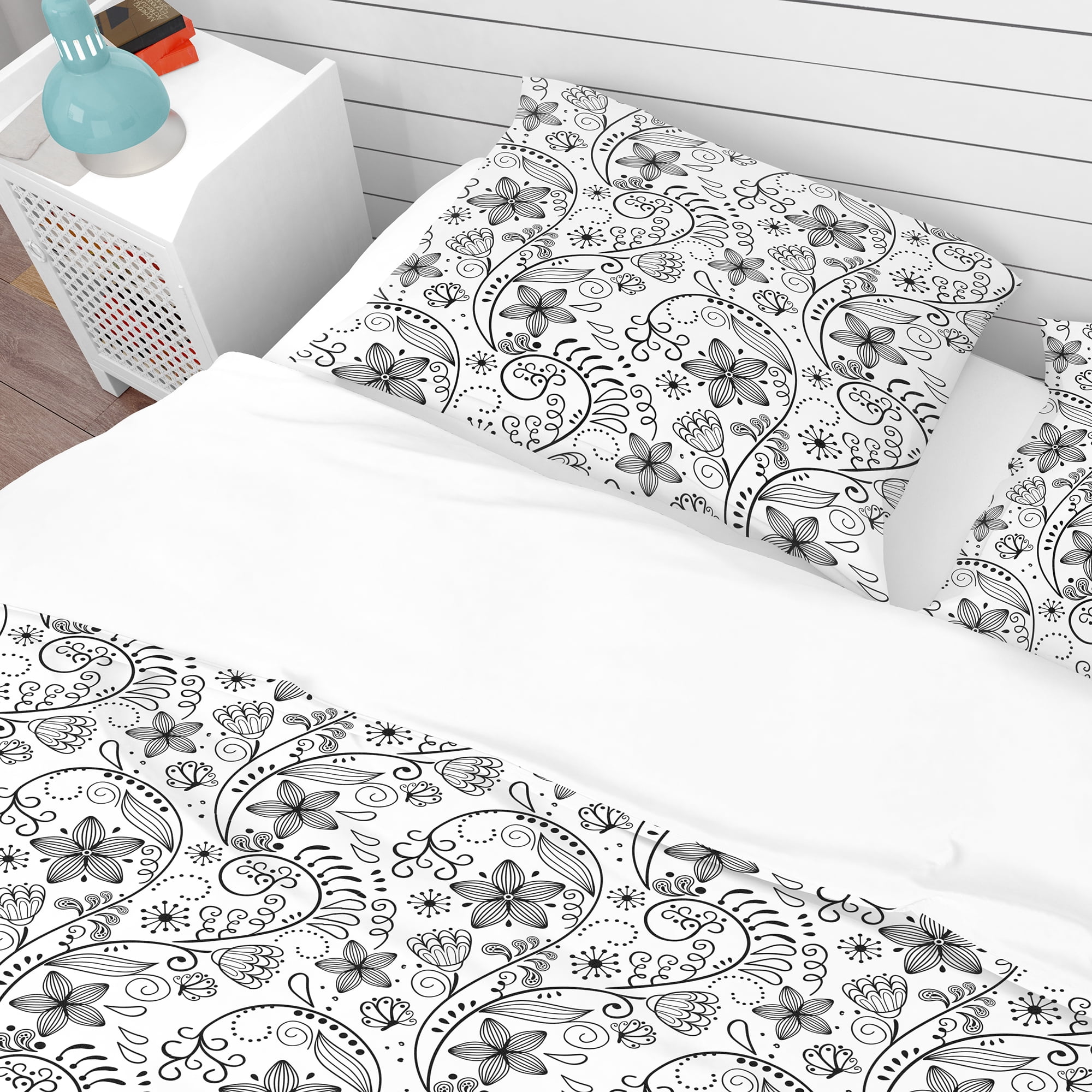 Designart 'Texture in A Flower Design' Bohemian & Eclectic Duvet Cover Set