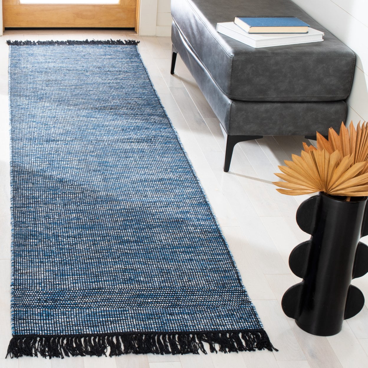 SAFAVIEH Montauk Kelsey Distressed Cotton Area Rug, Blue/Black, 5' x 8'