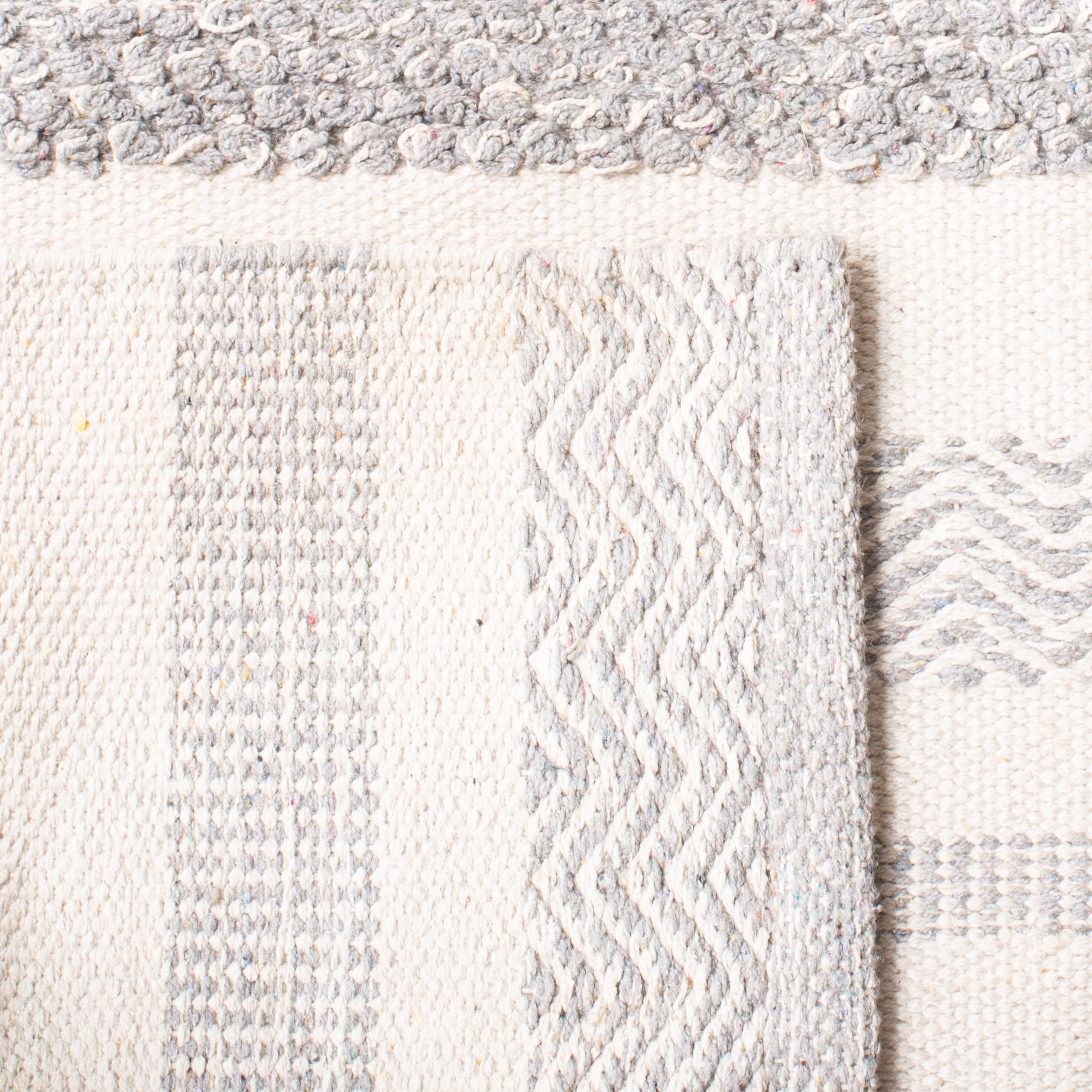SAFAVIEH Striped Kilim Siofra Striped Cotton Area Rug, Ivory/Grey, 5' x 8'