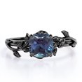 thumbnail image 1 of JeenMata Anillo de Compromiso Inspirado en la Naturaleza con Alejandrita de 1 Quilate Tallada en Cojín Creada en Laboratorio - Engaste de 4 Puntas - Baño de Oro Negro de 18 K sobre Plata, 1 of 6