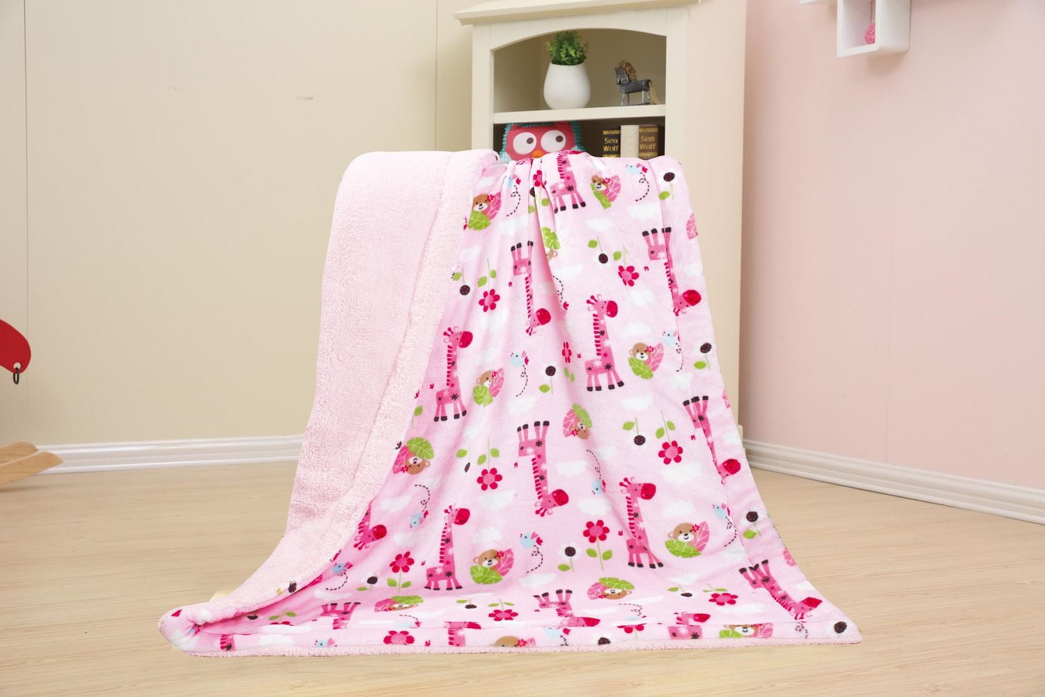 Couverture réversible en flanelle polaire Sherpa pour enfants, motif girafe et singe avec base rose, 76 x 101 cm, motif brun, vert et rose