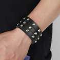 thumbnail image 4 of Hommes Bracelet Clouté Rivet Mode Poignet en Faux Cuir Bracelet Punk, 4 of 10
