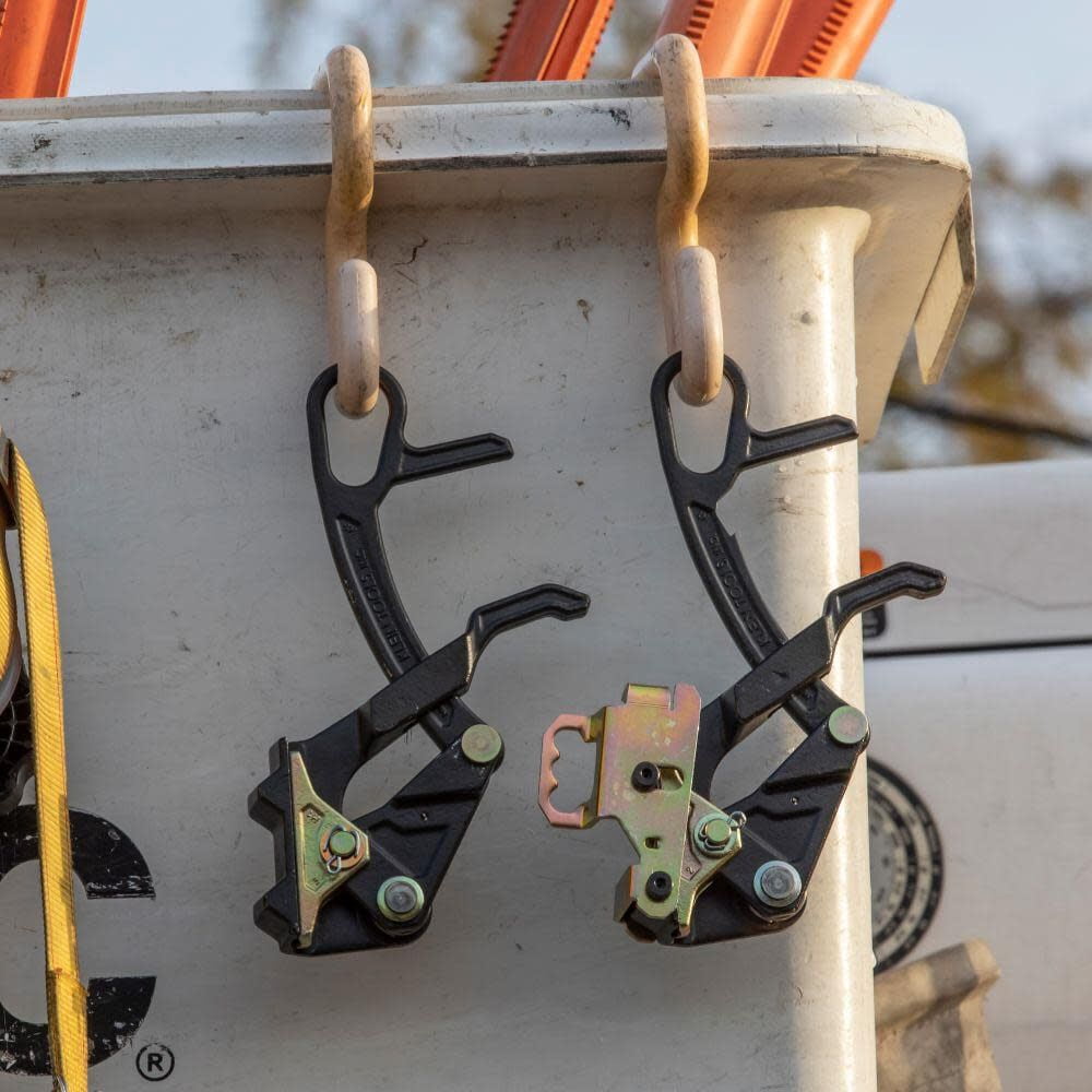 Klein Tools Distribution Grip With Hot Latch