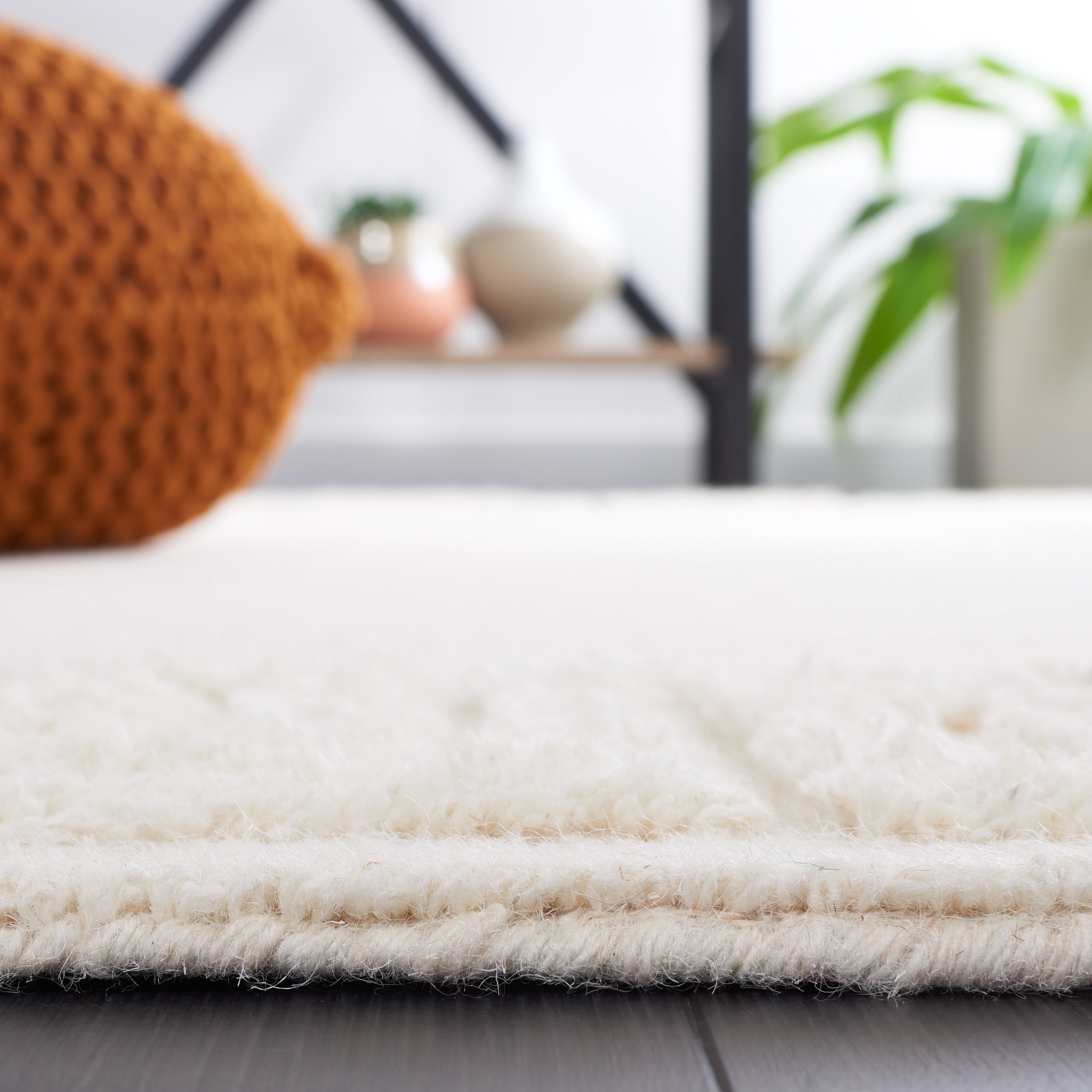 SAFAVIEH Metro Ethelred Bordered Area Rug, Ivory, 3' x 5'