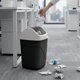 thumbnail image 4 of Papelera cuadrada con tapa para oficina y baño | Cubo de basura con tapa abatible para control de olores | Contenedor de basura de plástico para espacios pequeños, 4 of 6