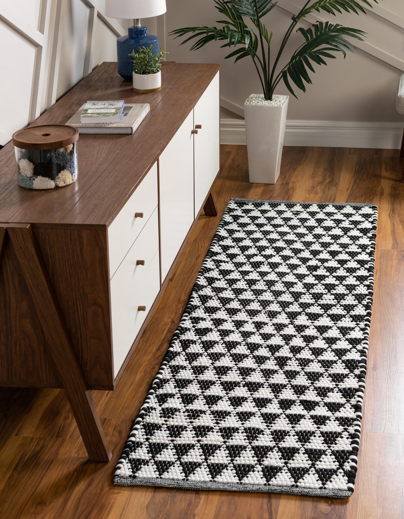 Unique Loom Chindi Jute Collection Area Rug (2' 2" x 6' 1" Runner Black and White)