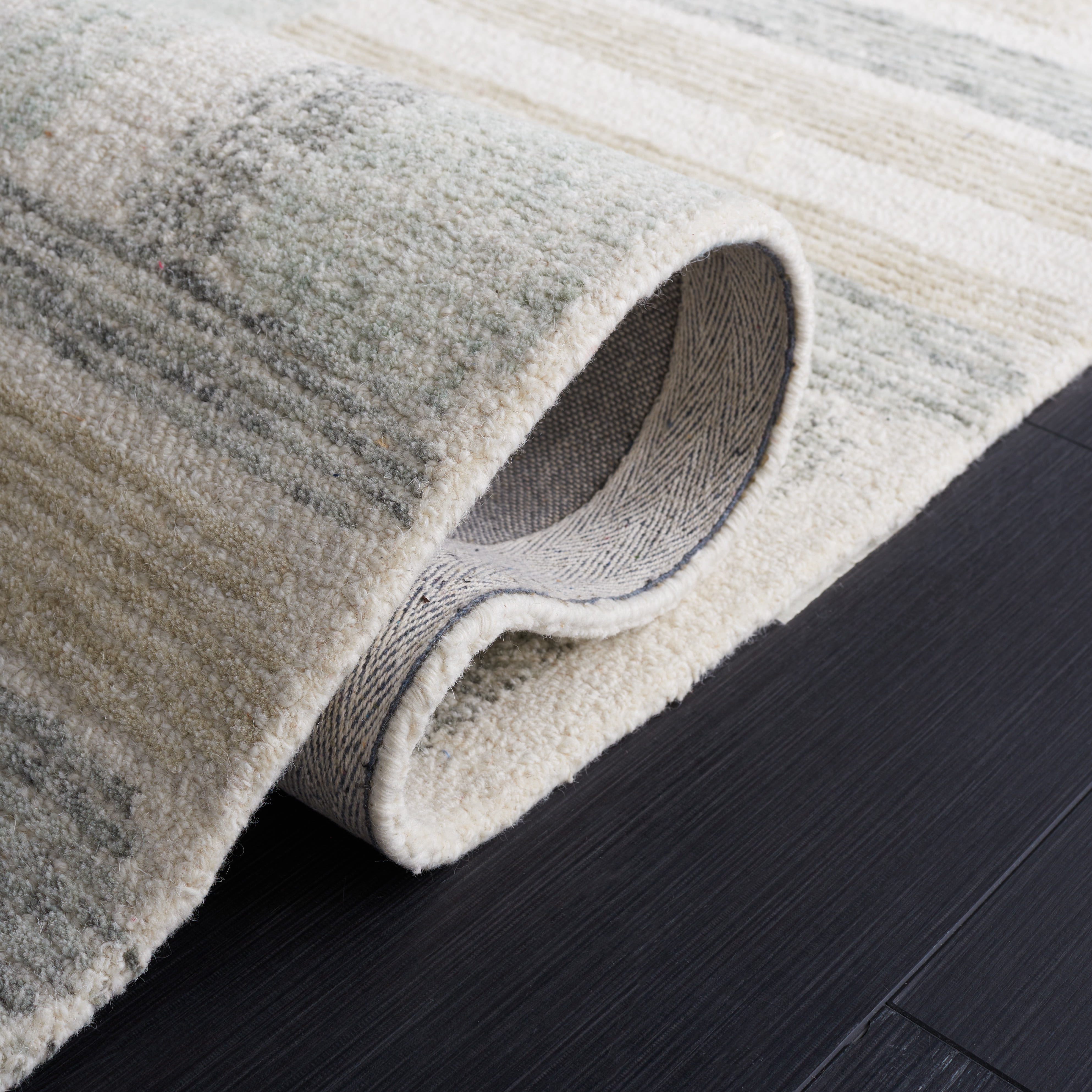 SAFAVIEH Micro-Loop Bedelia Geometric Striped Area Rug, Ivory/Grey, 5' x 5' Square